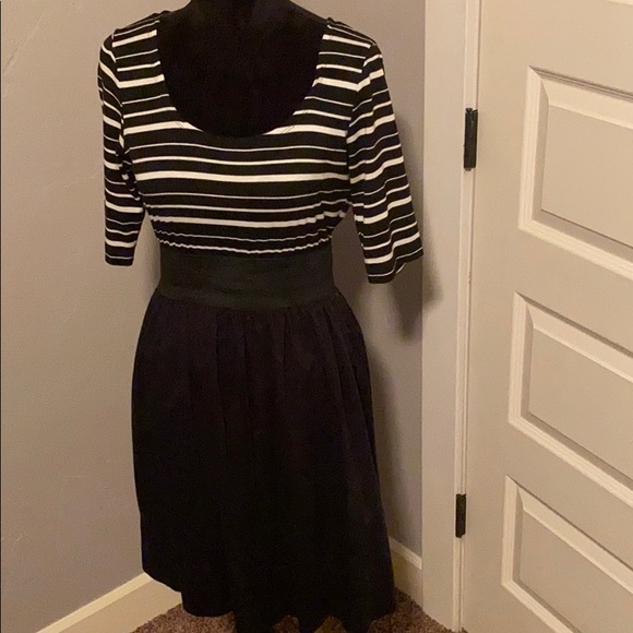 RB Collection Dress - Picture 2 of 5